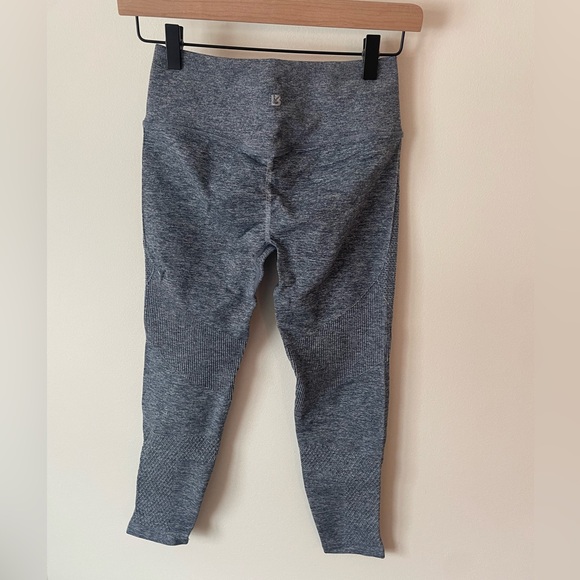 BuffBunny Sculpting Scrunch Leggings - Picture 2 of 3